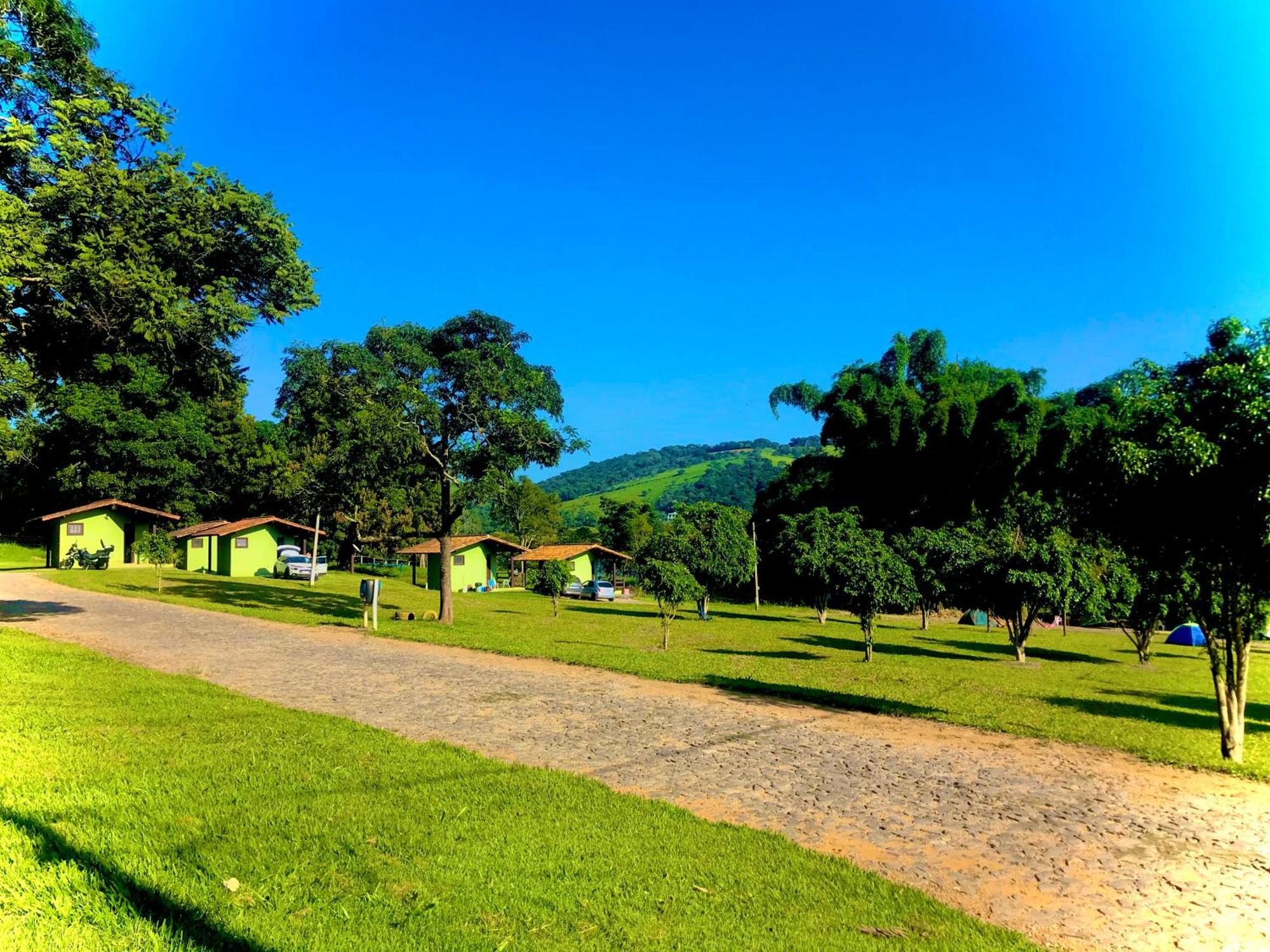 Pousada E Camping Recanto Da Praia Hotel Capitolio Exterior photo